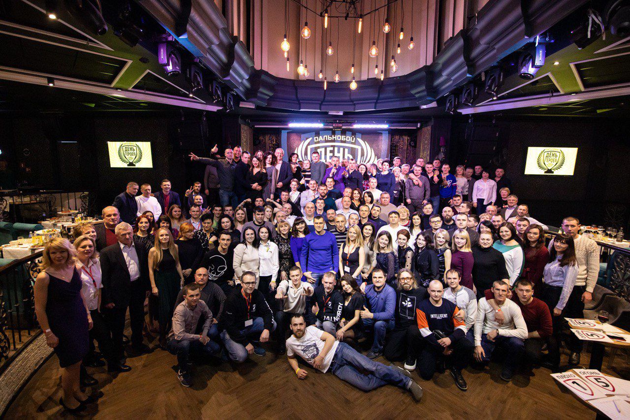 Групповое фото дружественного коллектива - Дядя Жора Company