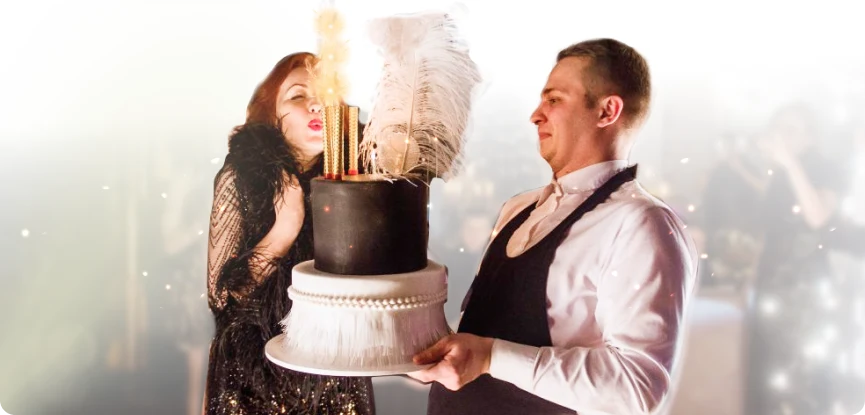 Счастливая женщина задувает торт на котором есть перо - Дядя Жора Company