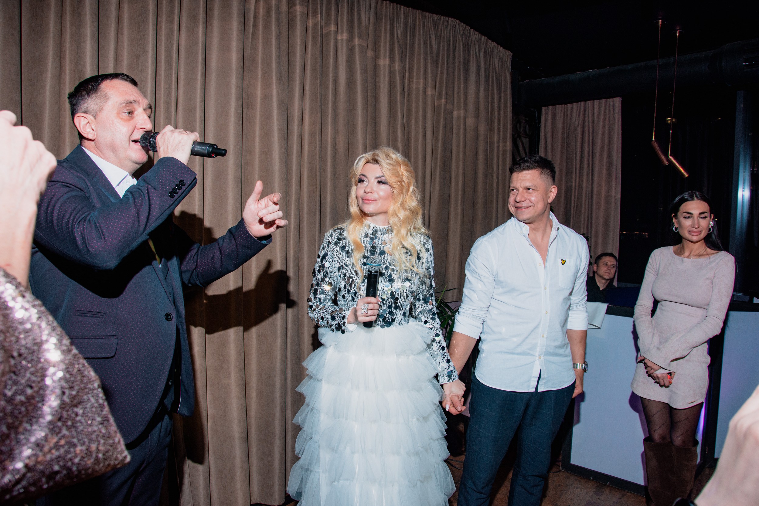 Дядя Жора на сцене во время организации Дня Рождения очаровательной Юлии